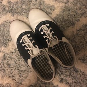 Predictions Saddle shoes, 8 1/2