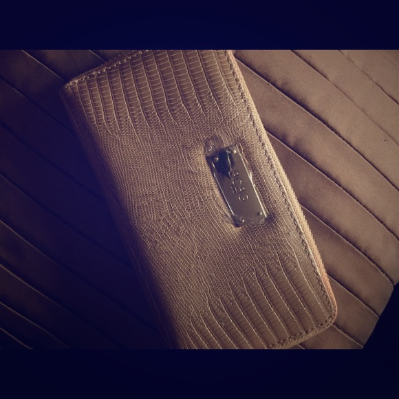 BCBG wallet