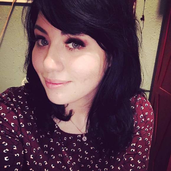 Meet your Posher, Alicia