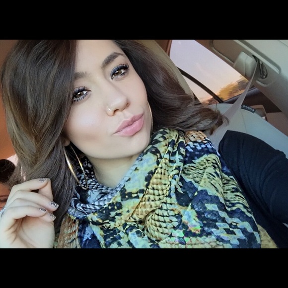 Meet your Posher, Crystal