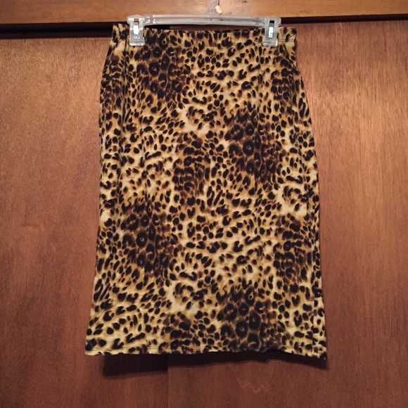 Leopard pencil skirt