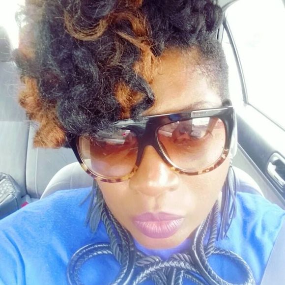 Meet your Posher, Alison - Picture 1 of 1