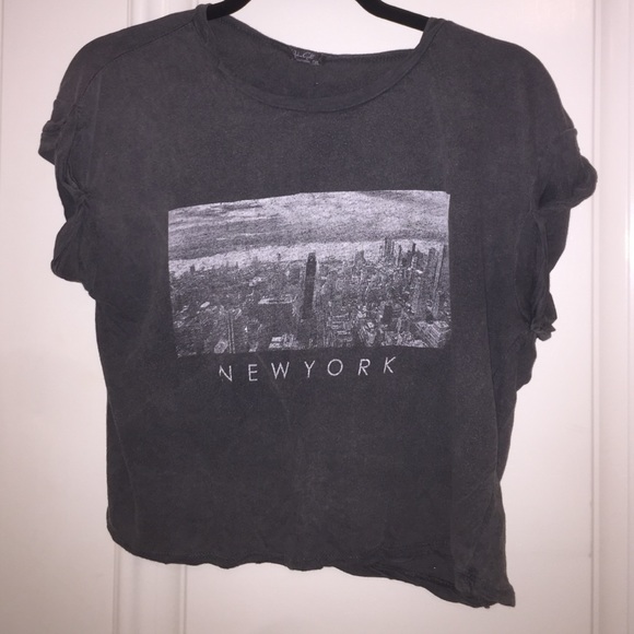 Gray loose crop top shirt
