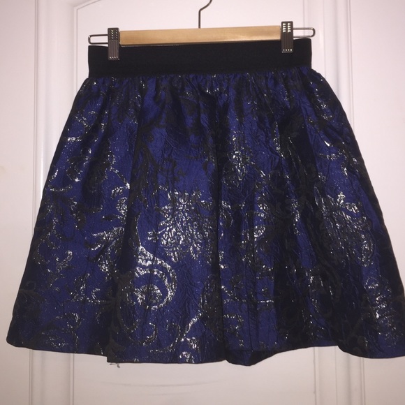 Blue skirt with black design - Picture 1 of 2