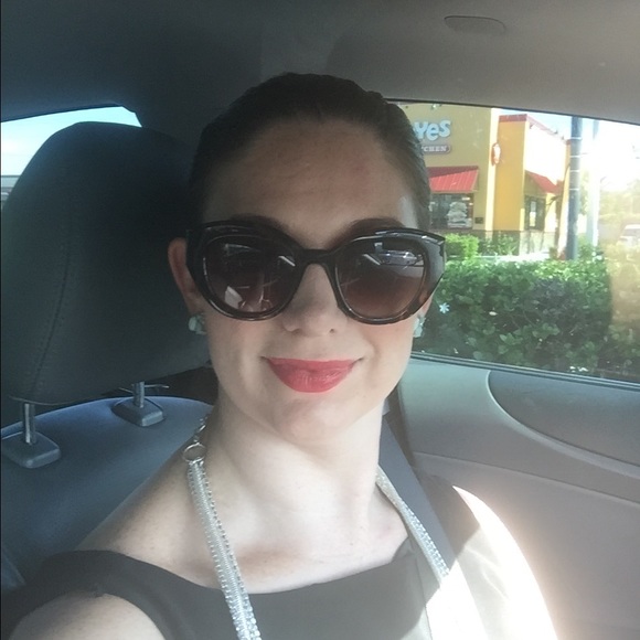 Meet your Posher, Christina - Picture 1 of 1
