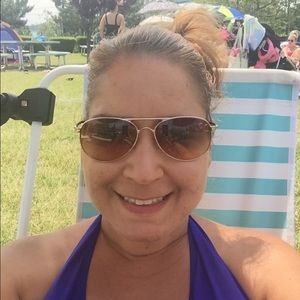 Meet your Posher, Zoraida