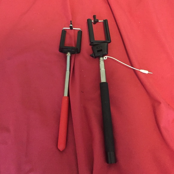 2 Selfie Sticks