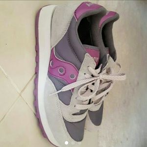 Womens Saucony Shoes 7