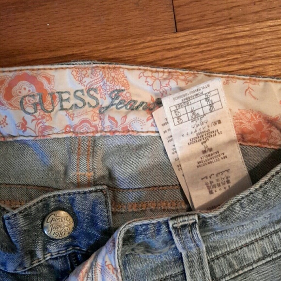 Guess Crop Jeans - Picture 2 of 4
