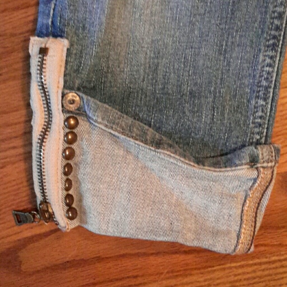 Guess Crop Jeans - Picture 3 of 4