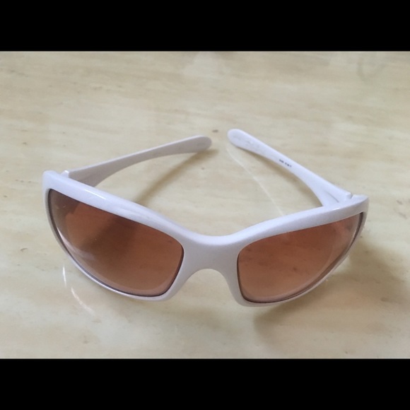 Women's Oakley sunglasses. No scratches. Nice.