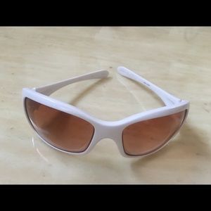 Women's Oakley sunglasses. No scratches. Nice.