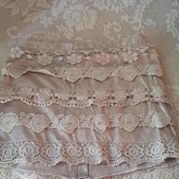 Lace and silk mini skirt - Picture 2 of 3
