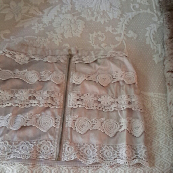 Lace and silk mini skirt - Picture 3 of 3