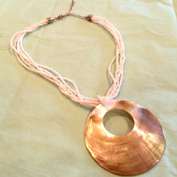 πShell Statement Necklaceπ - Picture 1 of 3