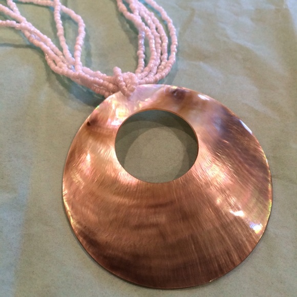 πShell Statement Necklaceπ - Picture 2 of 3