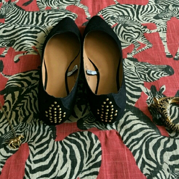 Gold studded pointed flats