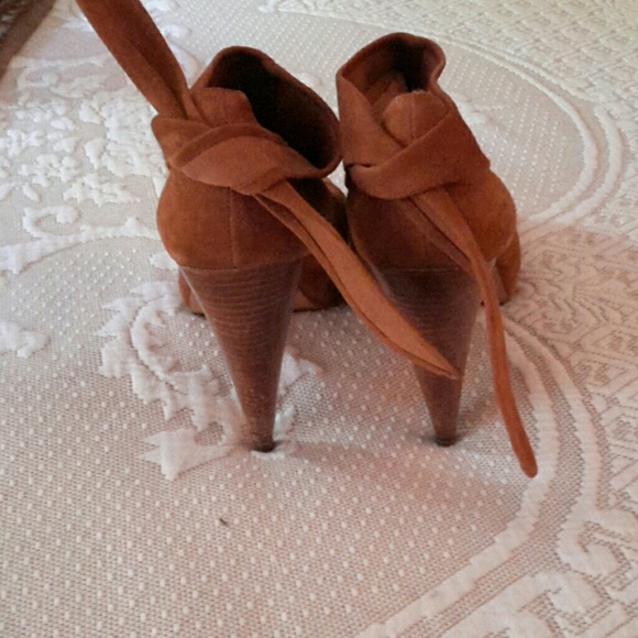 Camel Stilettos - Picture 3 of 4