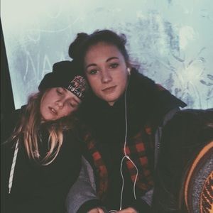 Meet your Posher, Chaia