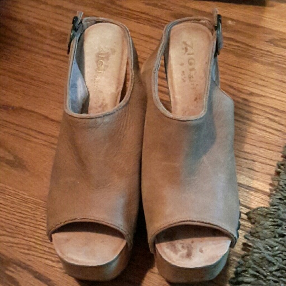 Wood and leather wedges - Picture 2 of 3