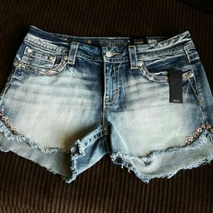 Miss Me "Easy Short" Bling - (W31) Mid-Rise NWT