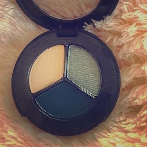 Smashbox eyeshadow trio (butter, peacock, azure)