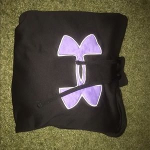 Under ARMOUR sweatshirt