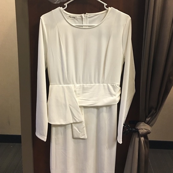 Long sleeve fitted white dress