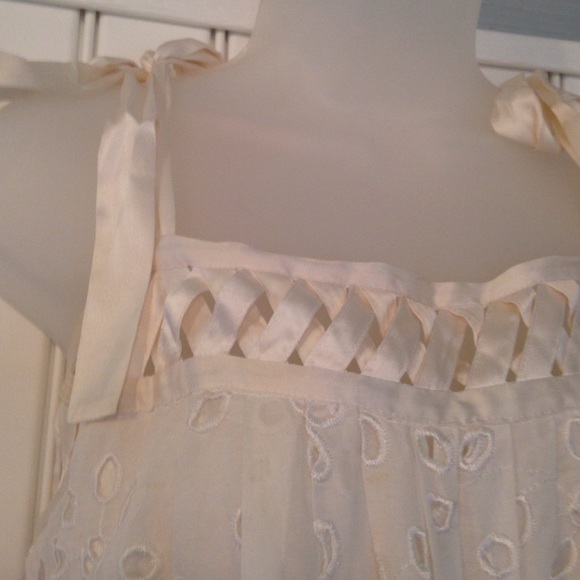 💄 Beautiful Bebe Shift Dress - Picture 2 of 3