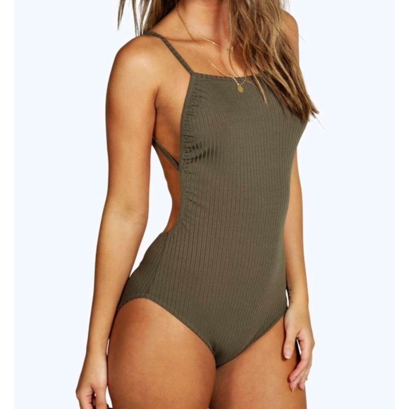Boohoo ribbed backless bodysuit - Picture 2 of 4