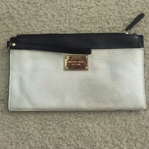 Michael Kors wristlets purse