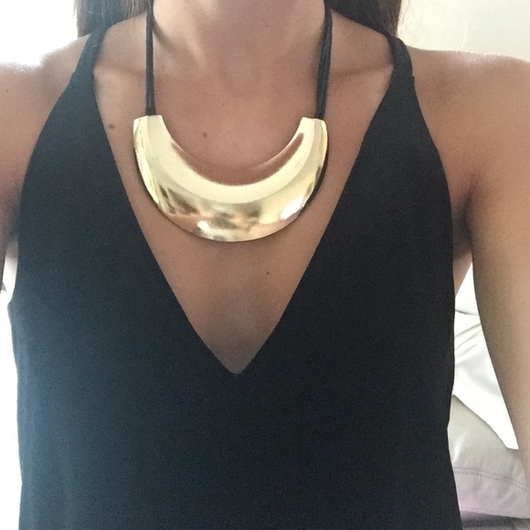Thick gold necklace