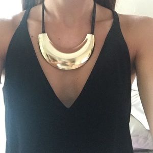 Thick gold necklace