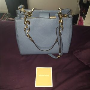 Authentic Michael Kors Cynthia satchel