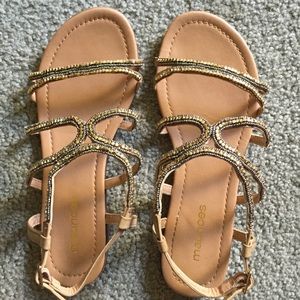 New Maurices sandals