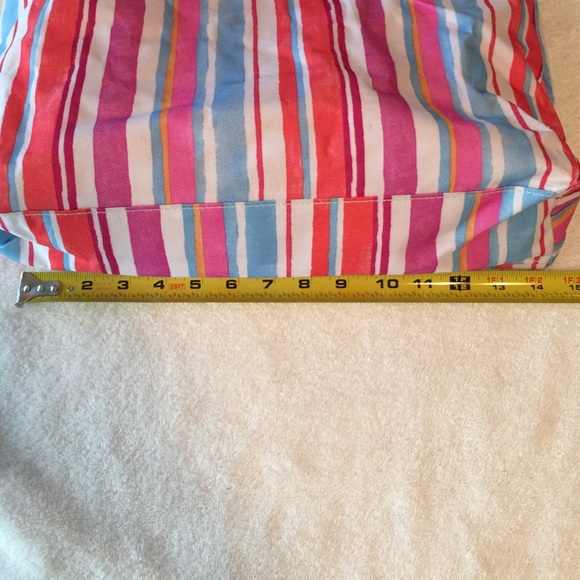 SOLD Free w/Purchase! Beach bag - Picture 3 of 4