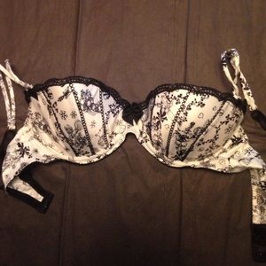 Victoria's Secret Sexy Little Things bra - 34D