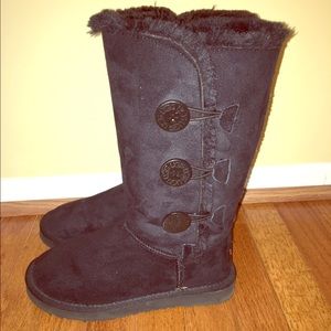 Button black UGG