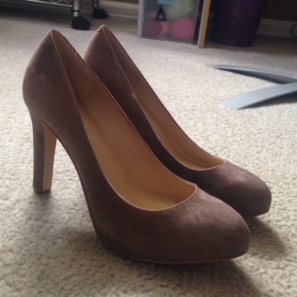 Marc Fisher designer nude suede pumps.