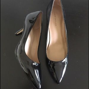 Black low pumps Ann Taylor size 9M