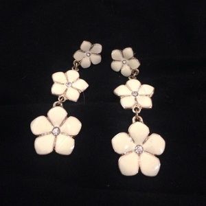 Cream flower earrings