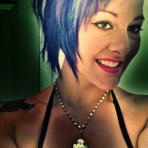 Meet your Posher, Maxine