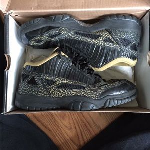 Air Jordan 11 Low Gold Metallic WMNS