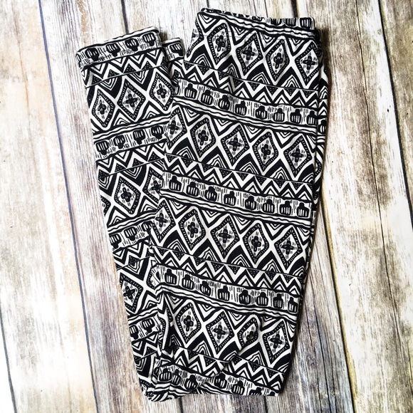 MOVING SALE🚛 Angie AWESOME Tribal Print Leggings - Picture 4 of 4