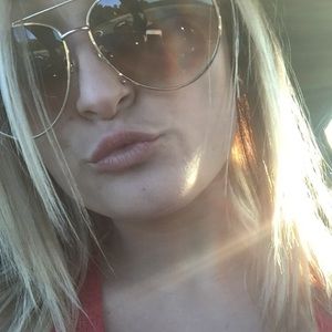 Meet your Posher, Annalisse