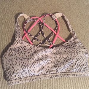 Size 4 lululemon free to be sports bra