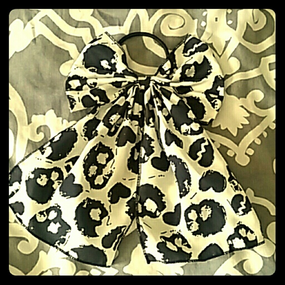 🚫SOLD🚫 💀skull & hearts hair bow *BOGO*