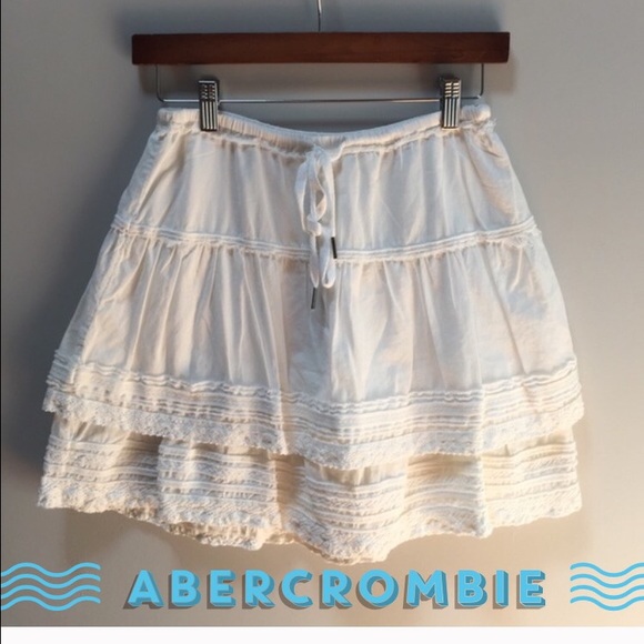 Abercromie & Fitch White ruffle skirt xs