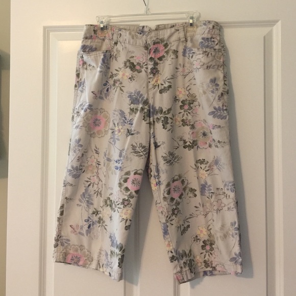 Women's Capri, flowered