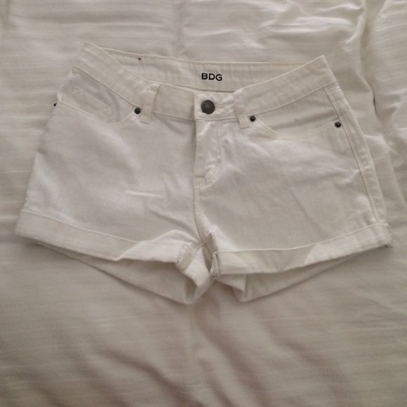 BDG white mid-rise Alexa 5 pocket "shortie"